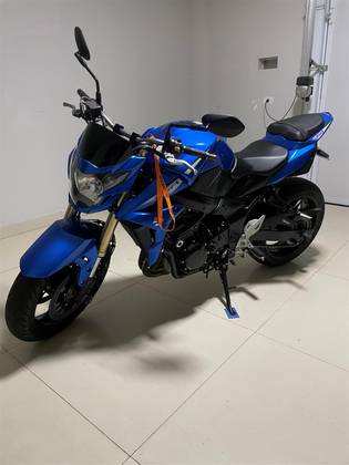 SUZUKI GSR 750 SUZUKI GSR 750